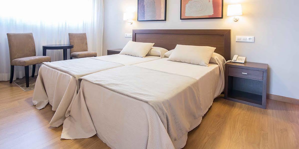 Apartamentos Turisticos Playa De Osmo Corme Εξωτερικό φωτογραφία